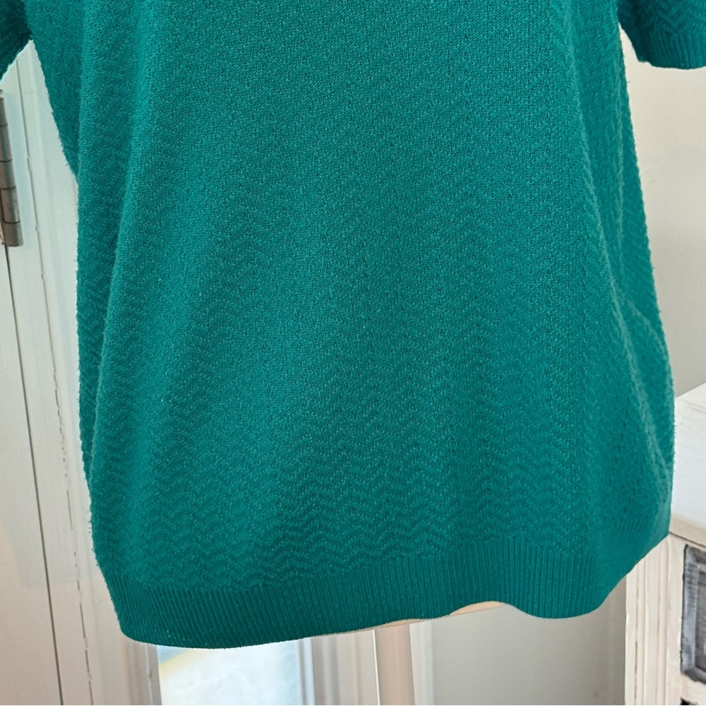 ✨ Pop of Color, Everyday Chic ✨
Alfred Dunner Teal Blouse – Size Medium - Picture 4 of 8